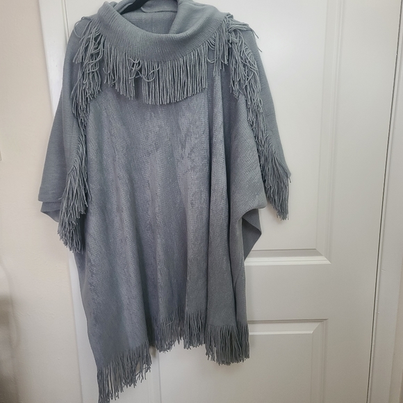New Lane Bryant Gray Fringe Poncho. - Picture 2 of 5